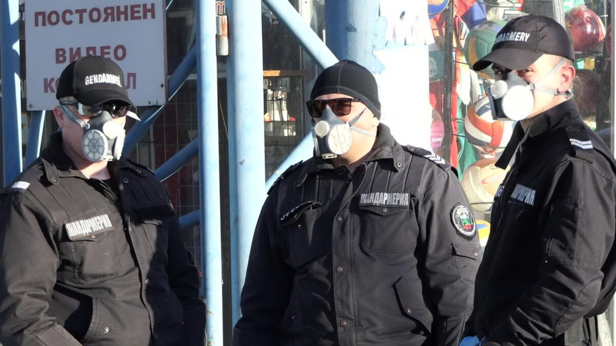 С промени в законодателството полицията получи правото да изисква трафични данни, за да следи дали се спазва задължителната карантина
