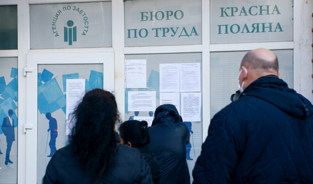 Законопроект предвижда облекчаване на условията за работа на хора от трети страни