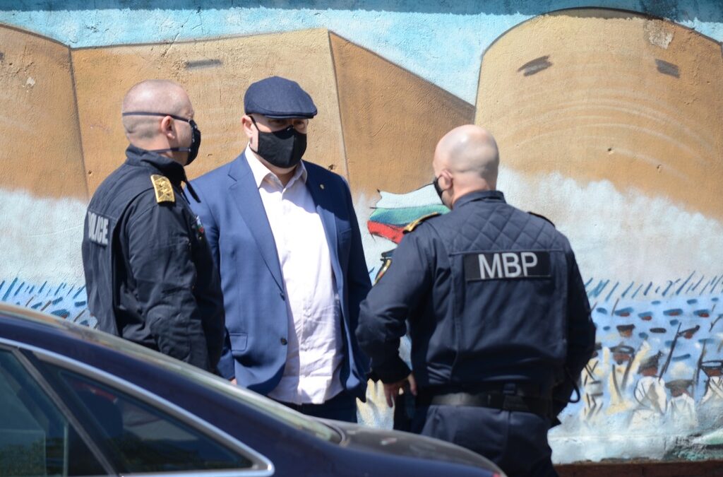 Полицейска акция на ул "Черковна", свързана с нападението на Слави Ангелов Полицейска акция на ул "Черковна", свързана с нападението на Слави Ангелов