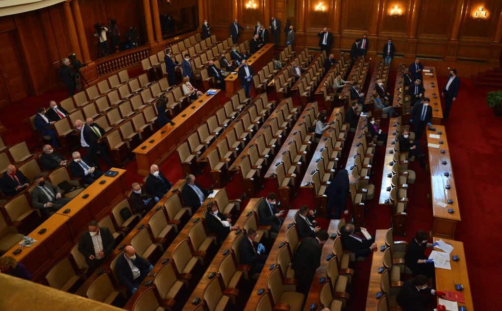 България живее в "извънредно положение", но на езика на правото този израз не означава нищо. Тази неяснота крие множество рискове.