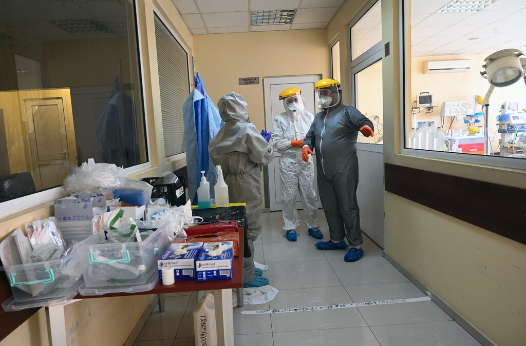 Коронавирусът в България: Щабът обяви катерене към втори пик, властта смекчава ограничения (хронология)