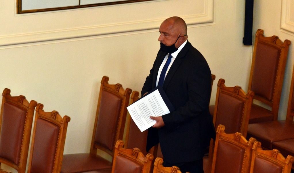 Не, пандемията не превръща хората в стадо, а лидера - в овчар. Не, пандемията не превръща хората в стадо, а лидера - в овчар.