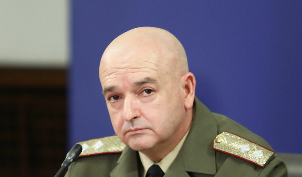 Не се планира масово връщане на учениците в училищата през май, обяви Мутафчийски