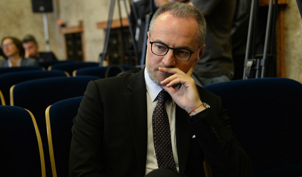 Лозан Панов беше критикуван от мнозинството на ВСС, че е упълномощил главния си секретар да подпише договора за клипа.