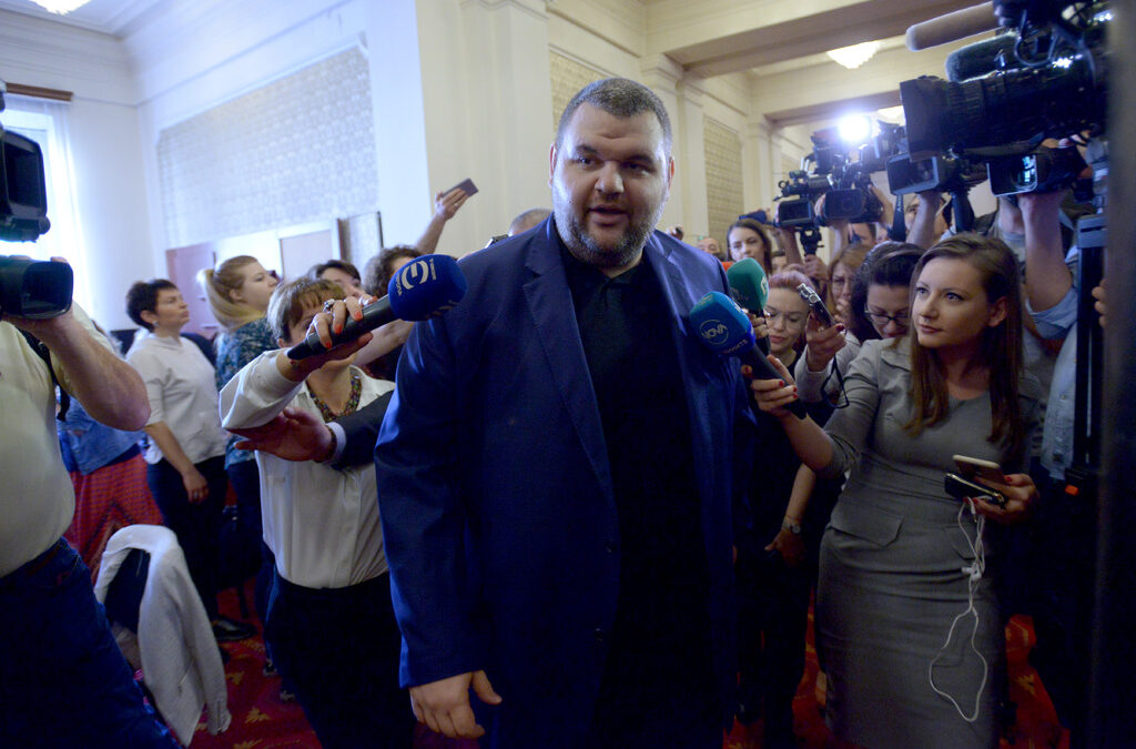 Почти всеки ден в медиите на Делян Пеевски и някои други издания има съобщения за поредното дарение на депутата.