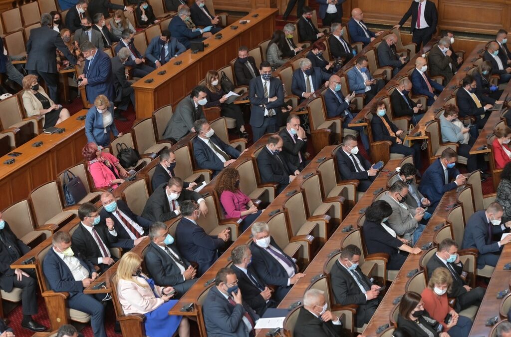 Колко всъщност работи българският парламент