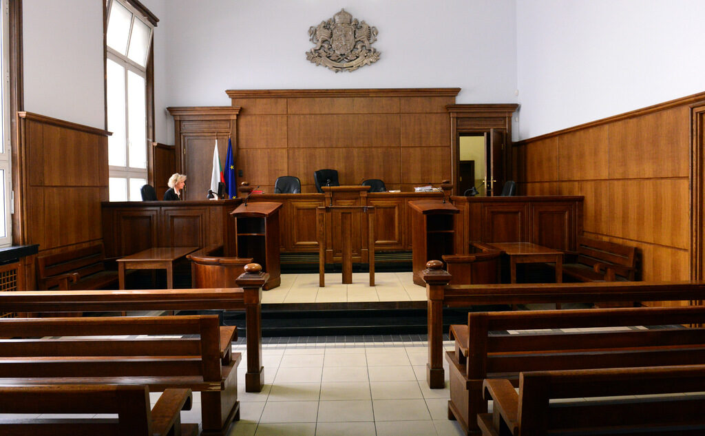 Съдът оправда обвинен в тероризъм младеж от Бургас Съдът оправда обвинен в тероризъм младеж от Бургас