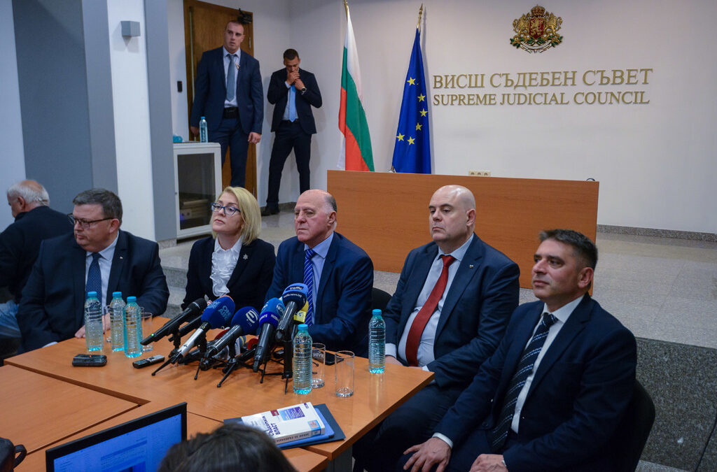 Няма как помощта отвън да бъде по-решителният фактор, който да доведе до промяна, при липса на желание и ресурси отвътре