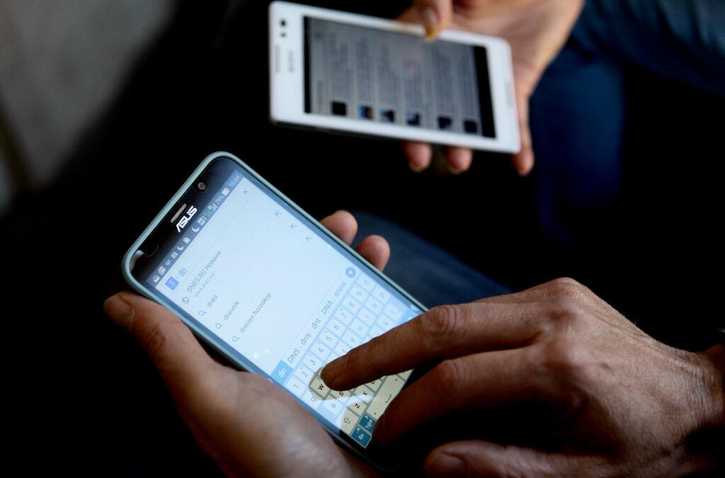 Административни услуги през смартфон предоставят 52 общини