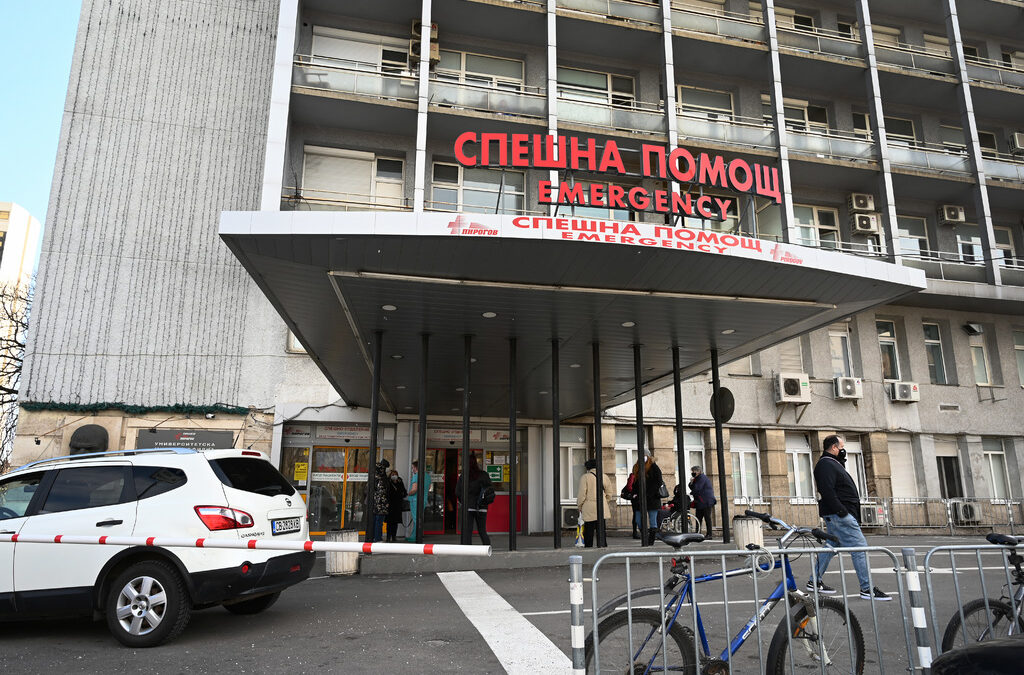 Работещите в "Пирогов" не са получили месечното си заплащане