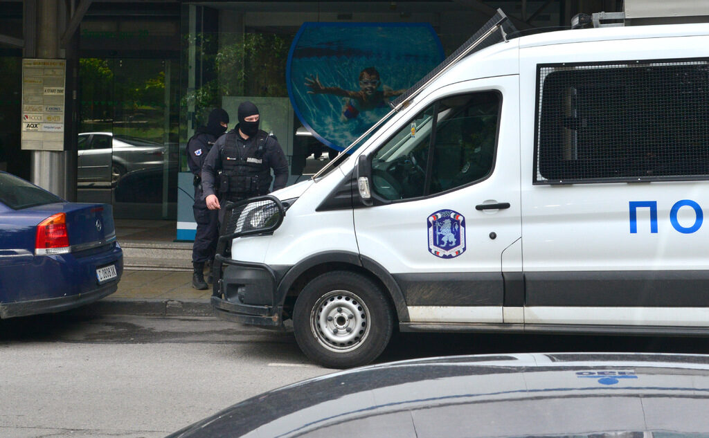 Голяма трудност ни създава огромната прилика между ОПГ-тата и борците с тях. Голяма трудност ни създава огромната прилика между ОПГ-тата и борците с тях.