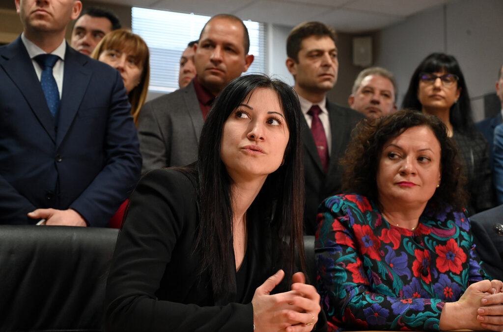 Славея Стоянова (вляво) на събитие в МОСВ през февруари заедно с председателя на парламентарната Комисия по околната среда и водите Ивелина Василева Славея Стоянова (вляво) на събитие в МОСВ през февруари заедно с председателя на парламентарната Комисия по околната среда и водите Ивелина Василева