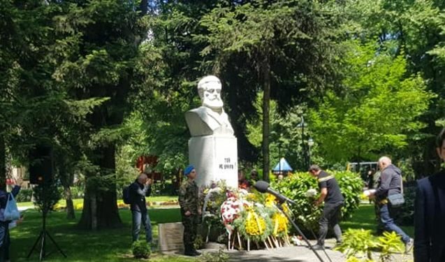 На честването в Пловдив издателят Манол Пейков чете откъс от книгата "Христо Ботйов: Опит за биография".