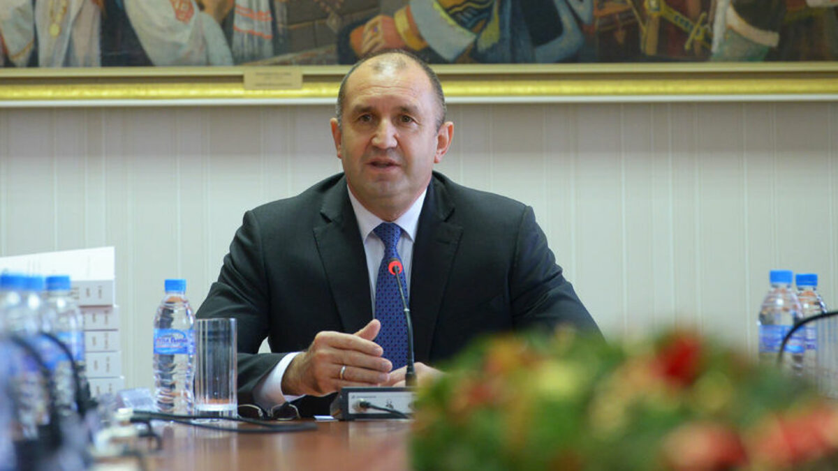 Президентът призова Борисов да разкрие кореспонденцията си с Божков и едрия бизнес