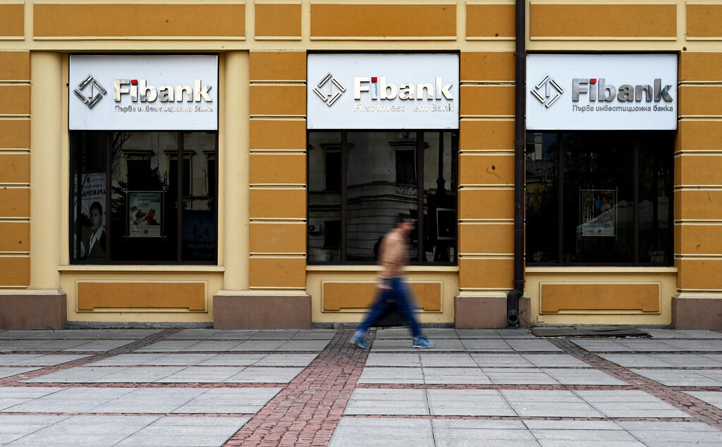 Рохкото банково яйце, наречено ПИБ, беше спасено за трети път. За втори път това става с държавни пари