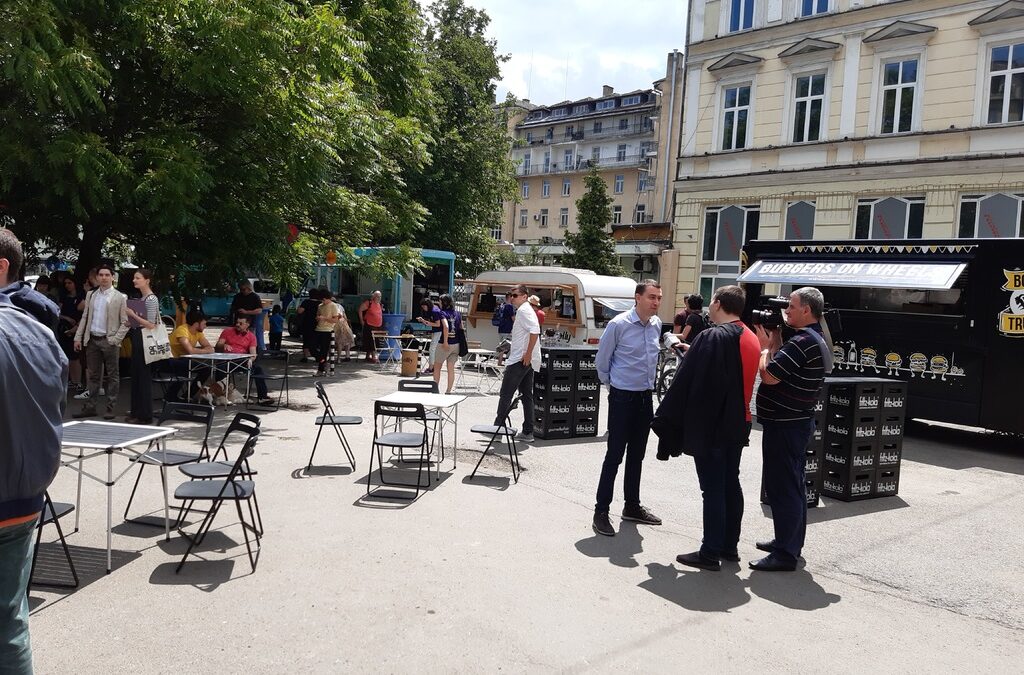 Малкият площад зад Централната минерална баня днес и утре няма да е паркинг.