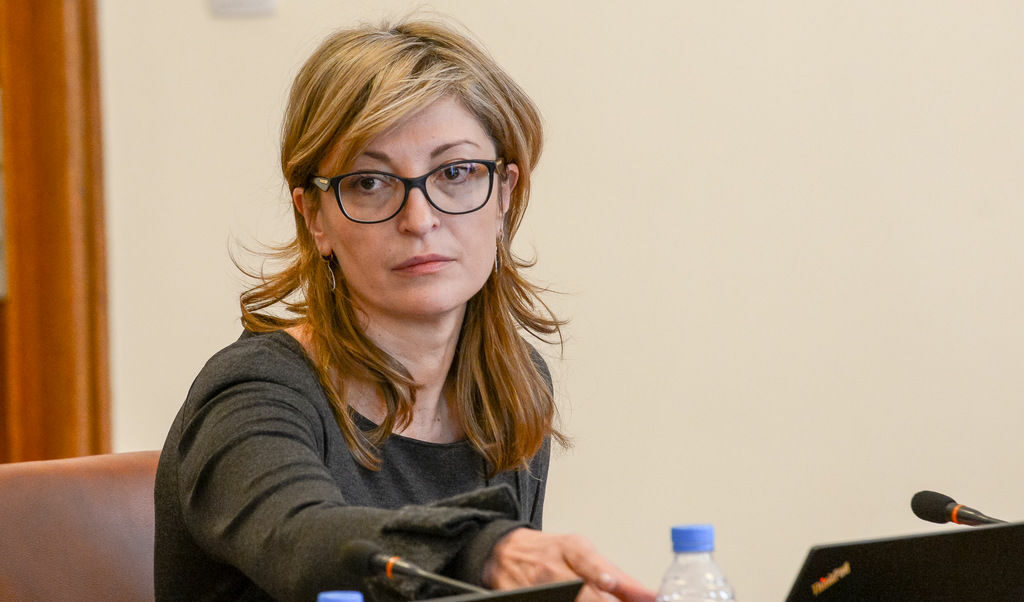 Политическата криза: блокирането на кръстовища е неприемливо, смята Захариева (хронология)