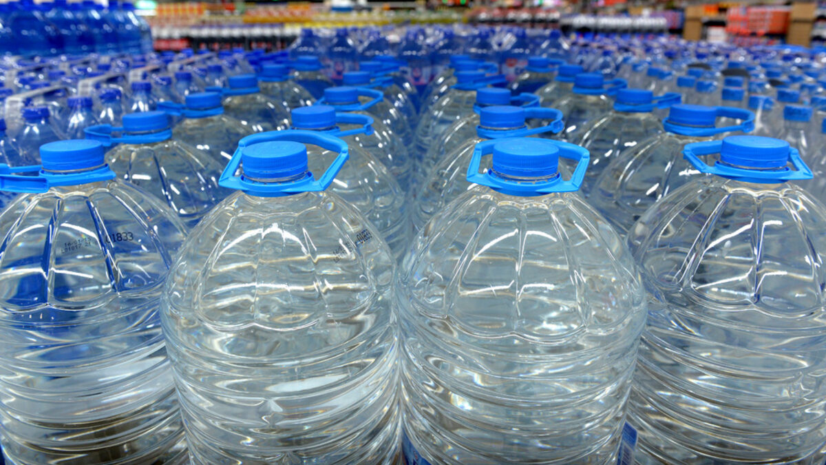 ЕС предупреди България да спре продажбите на една и съща вода под различни имена