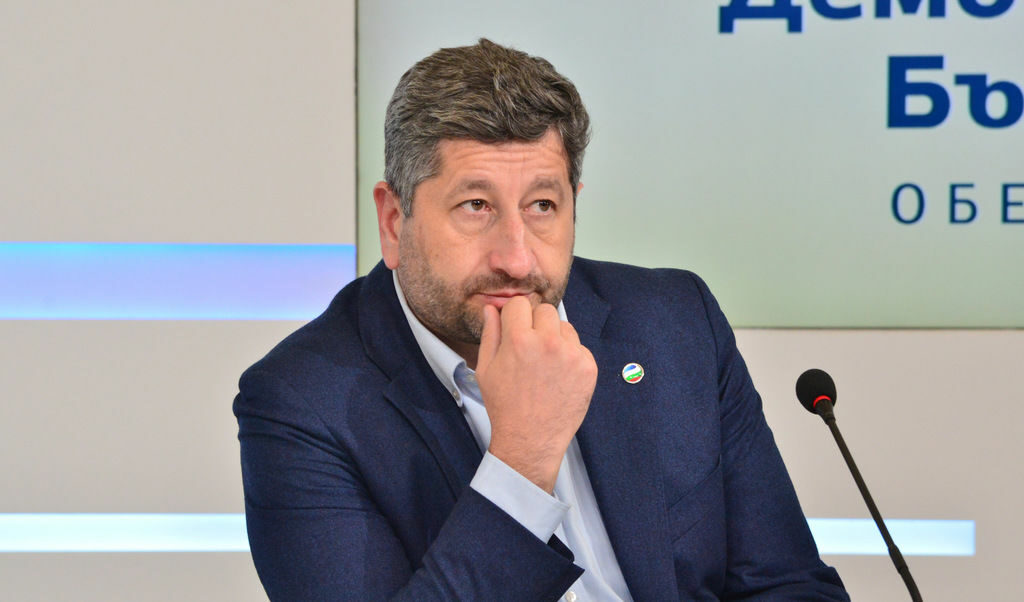 Кръстете се "25-те джуджета" - Христо Иванов сезира ВСС за разследването на Антикорупционния фонд Кръстете се "25-те джуджета" - Христо Иванов сезира ВСС за разследването на Антикорупционния фонд
