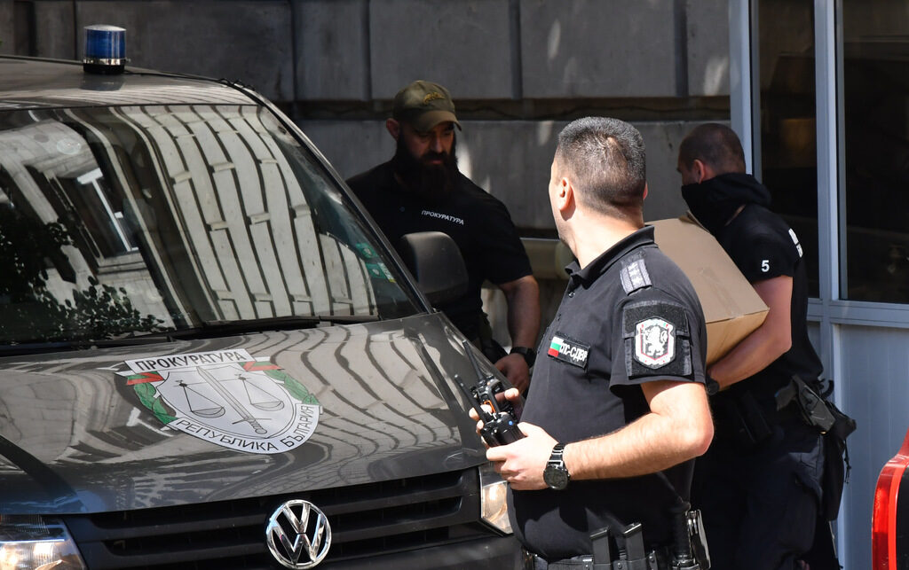 Снимката е от акцията на прокуратурата в президентството вчера