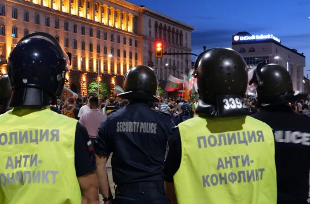 Липса на сериозни инциденти и двама пострадали полицаи на вчерашния протест