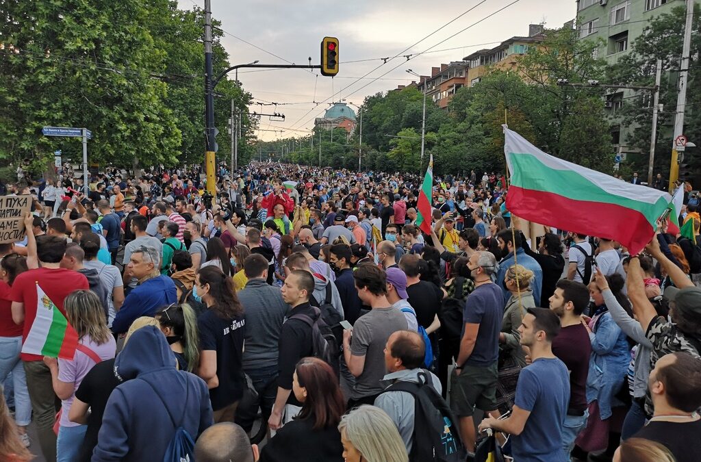 На протести в София и страната хиляди поискаха оставката на правителството (хронология)