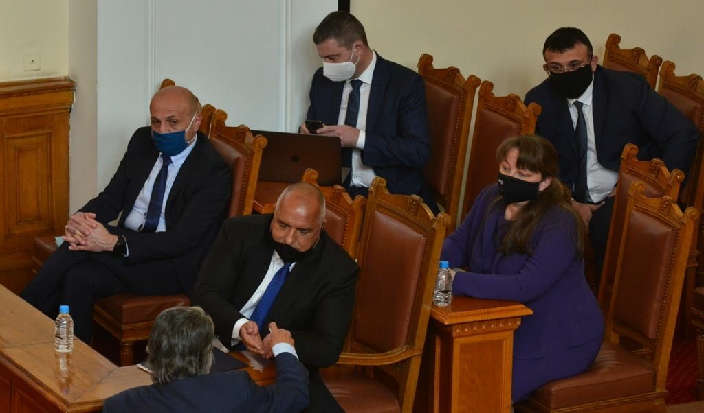 Когато си управлявал така, че си изкарал хората на улицата, трябва да си ходиш.