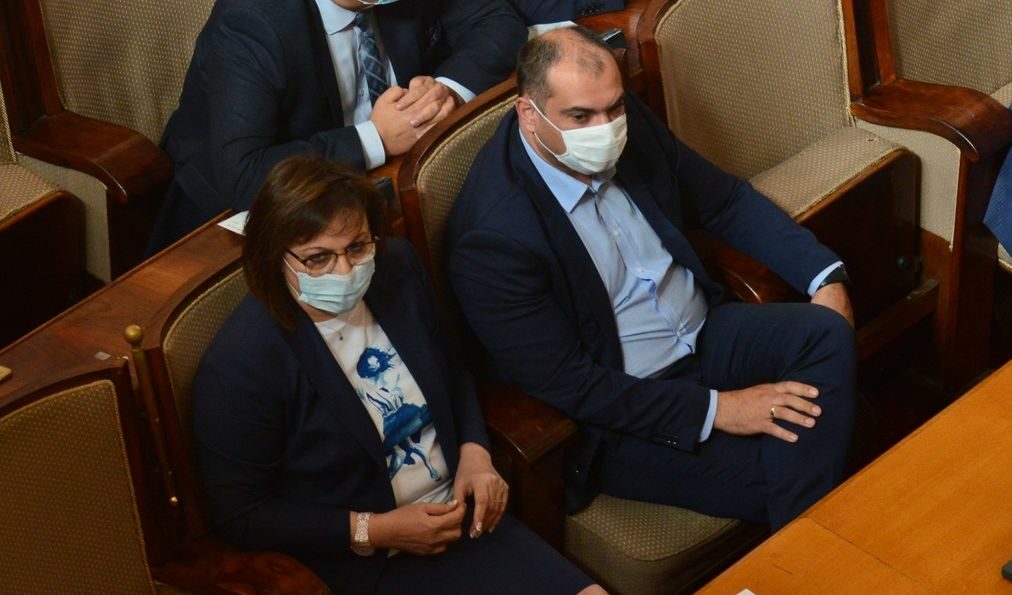 "Борисов се крие като мишка": БСП напусна парламента, защото премиерът раздавал пари от джипа "Борисов се крие като мишка": БСП напусна парламента, защото премиерът раздавал пари от джипа