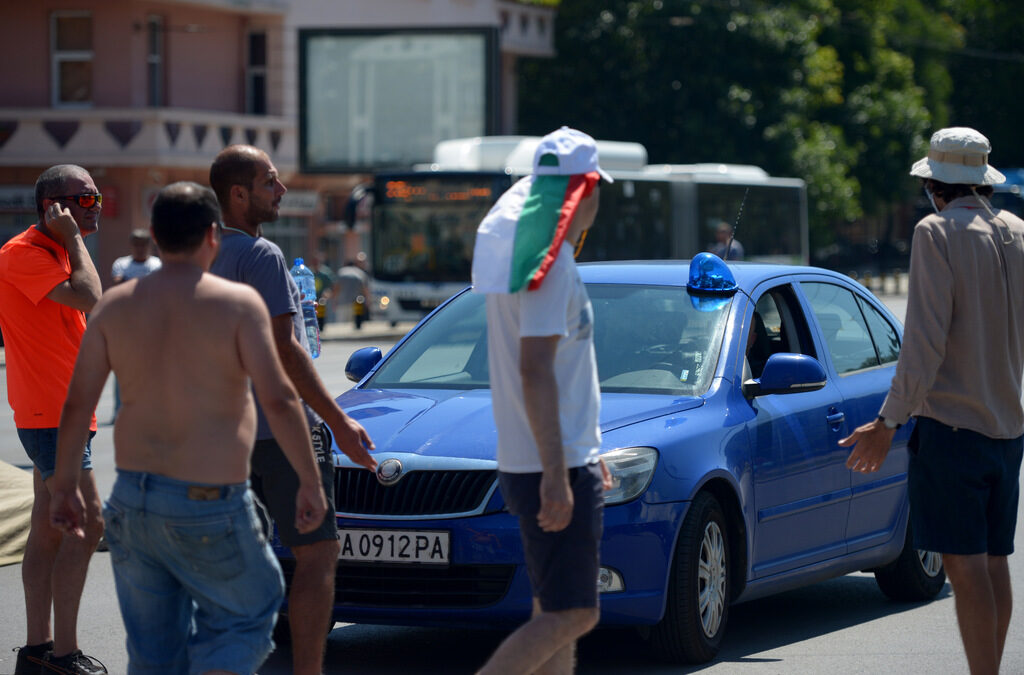 Полицията и днес ще разчита на преговори, за да освободи Орлов мост
