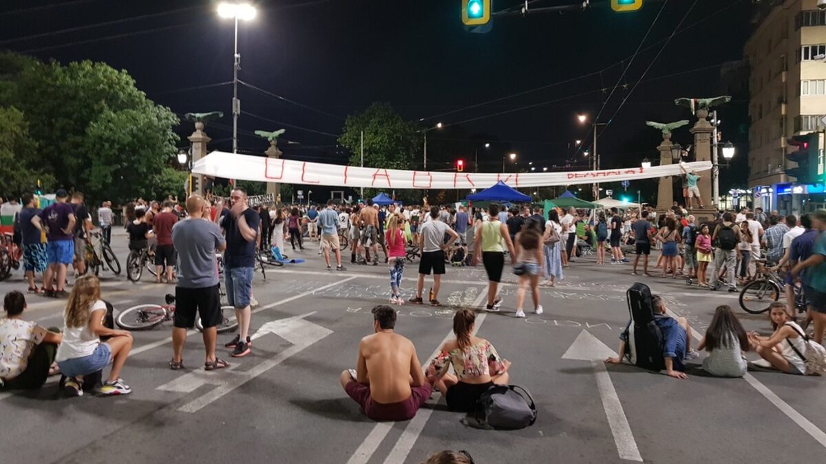 Ден 23: Палатките остават в София, осуетен опит за блокиране на "Тракия" и пуйка на протеста (хронология)