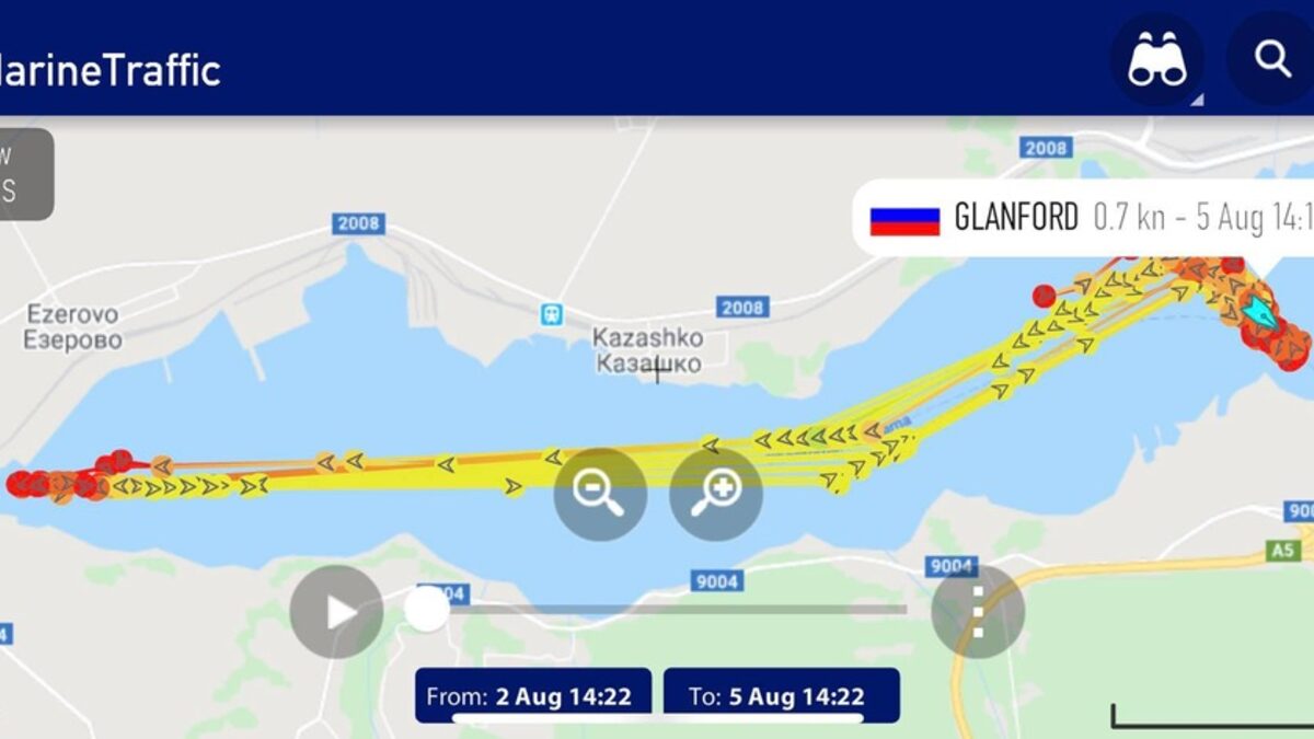 Данни от Marine Traffic, които показват, че удълбочаване на Варненското езеро в момента се извършва единствено до мястото, където се намира пристанището на ТЕЦ "Варна"