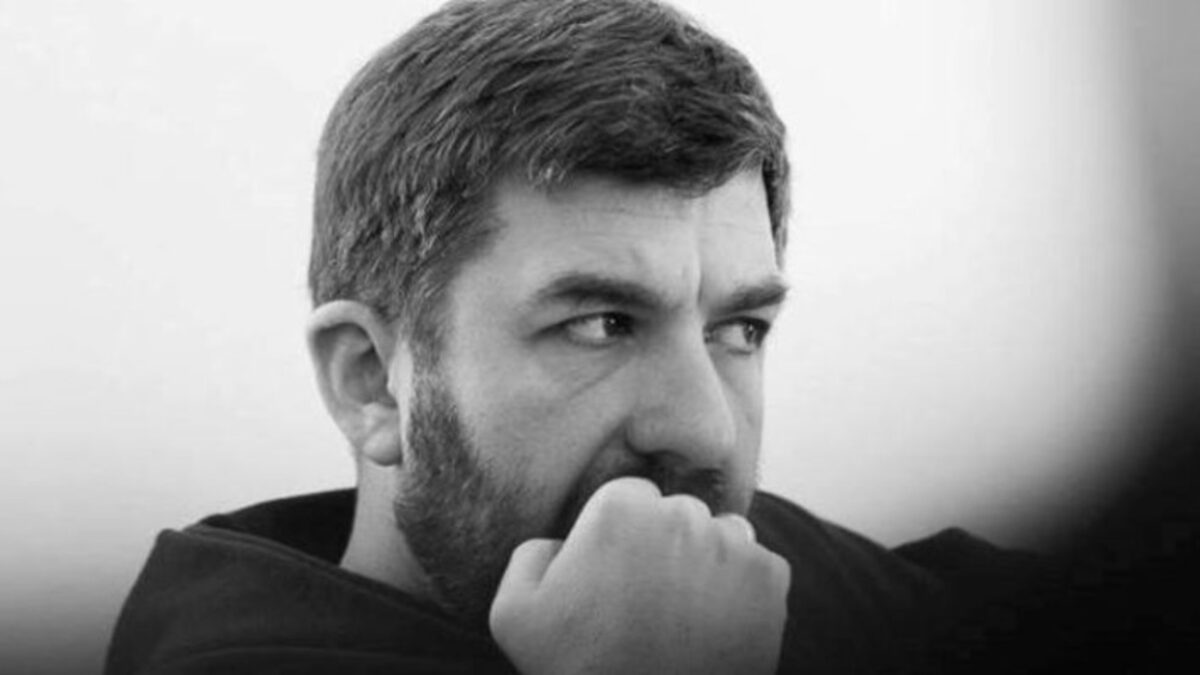 "Възхищавам се на тези, които не искат изобщо нищо от читателя. Нито силата, нито славата", казва Марин Бодаков. "Възхищавам се на тези, които не искат изобщо нищо от читателя. Нито силата, нито славата", казва Марин Бодаков.