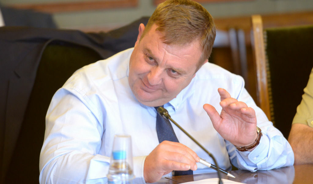 Каракачанов не е готов на компромиси към ГЕРБ по предложенията си за конституцията