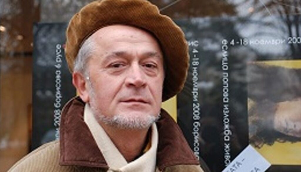 "Живея заради добрата литература и художествената музика, която не съвсем точно наричаме "класическа", казва преводачът Огнян Стамболиев.