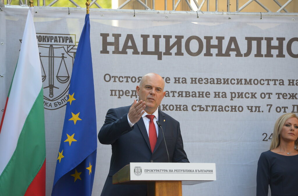 Гешев пред над 700 обвинители: Прокуратурата е независима, защото действа като Левски (обновена)