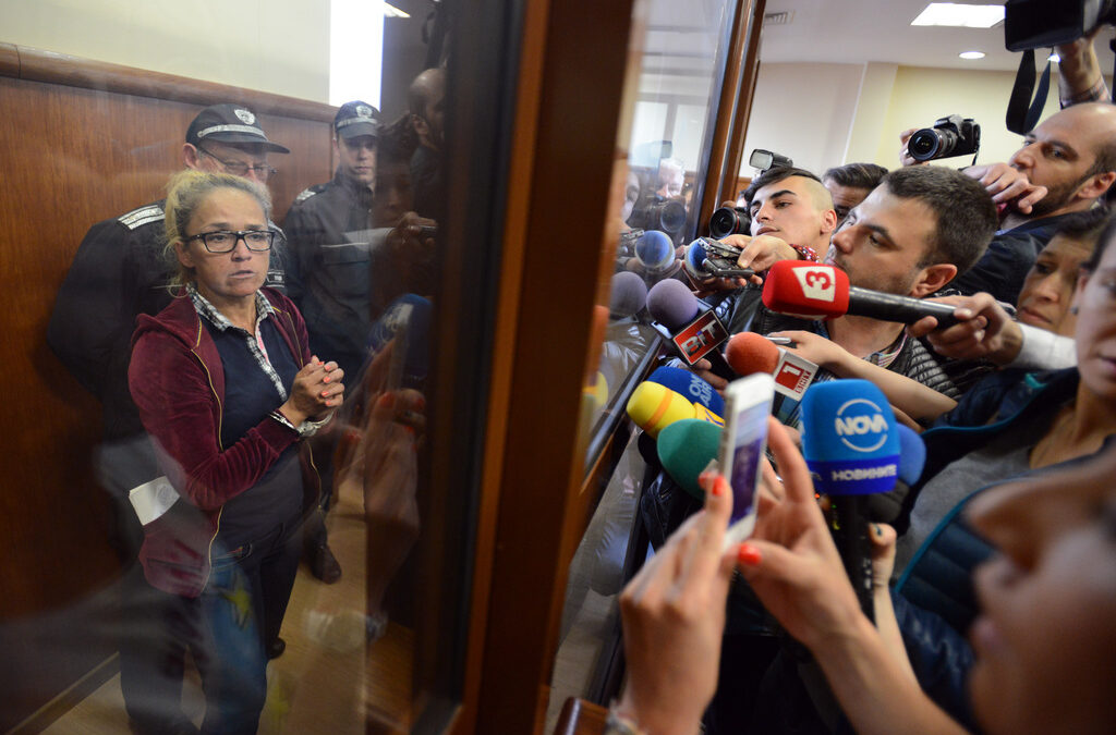 Преди да бъде временно отстранена от поста, Десислава Иванчева издаде серия от заповеди, с които уволни арх. Румен Русев и назначи Петър Кърджилов за свой заместник