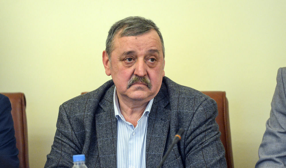 Коронавирусът в България: Да не драматизираме за децата и маските, призова Кантарджиев