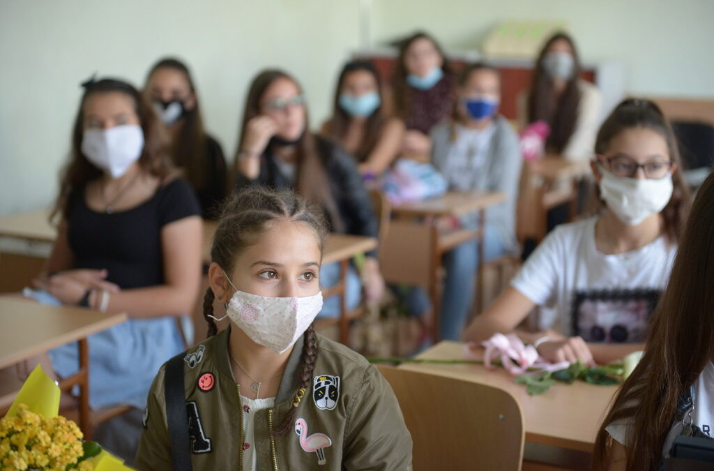 Коронавирусът в България: извънкласните дейности ще са позволени, кината остават затворени (хронология)