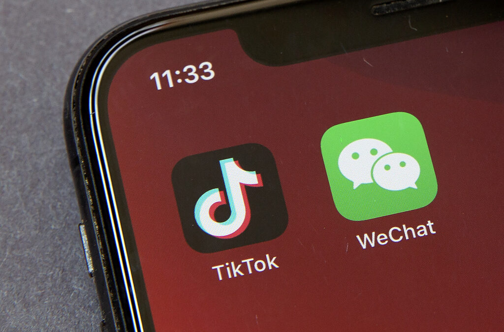 САЩ спират достъпа до китайските приложения TikTok и WeChat от неделя