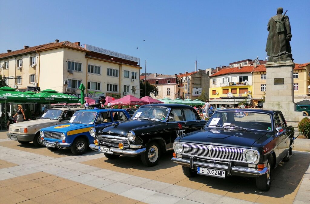 Соцавтомобилите са постоянно присъствие на всички ретро паради в България.