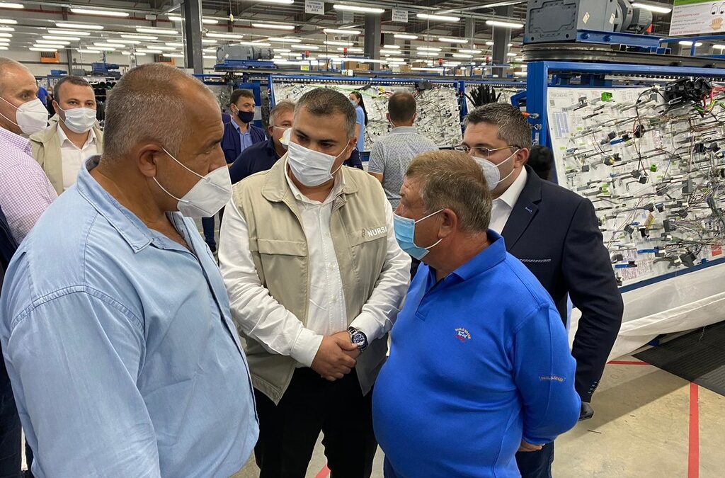 Премиерът днес отново обикаля страната, една от спирките му бе завод за автомобилни компоненти, част от турския холдинг "Нурсан" в с. Люляково, област Бургас.