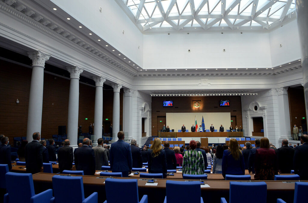 За пореден път законотворчеството бе изготвено "на парче", което само по себе си обрече създаването на подводни камъни, които изкуствено да затруднят оборота.