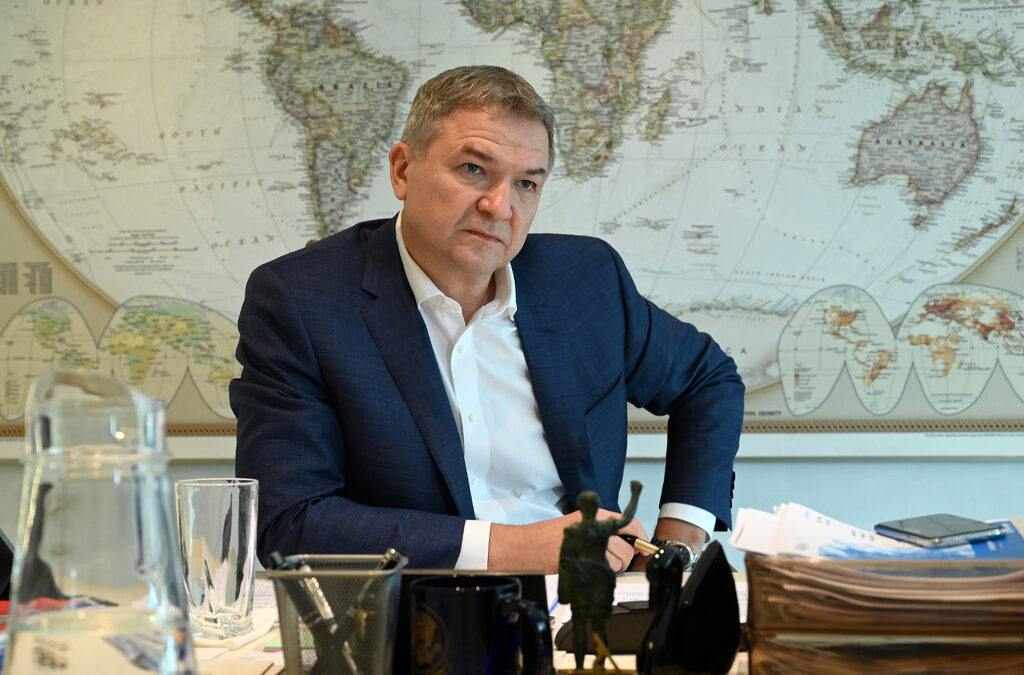 Пламен Бобоков: Посочени сме от Пеевски, защото е решил да си открадне "Монбат" Пламен Бобоков: Посочени сме от Пеевски, защото е решил да си открадне "Монбат"