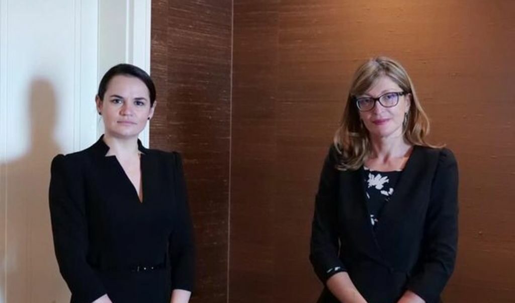 Външният министър Екатерина Захариева с подкрепения от опозицията кандидат-президент Святлана Цихановска.