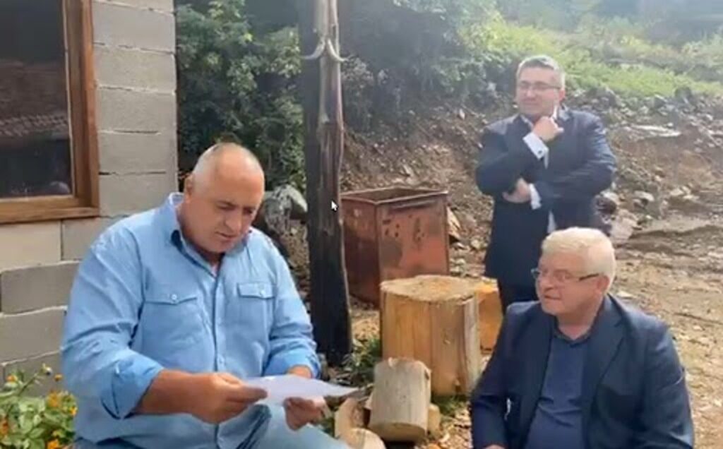 Стопкадър от оперативката. Стопкадър от оперативката.