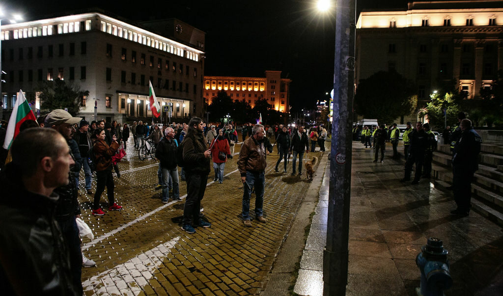 Ден 98: Два протеста се обединиха и призоваха властта да дойде за поредното "Велико народно въстание"