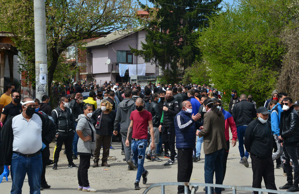 В разходната политика на правителството не са включени самоосигуряващите се, трайно безработните и малцинствата, най-вече ромите.