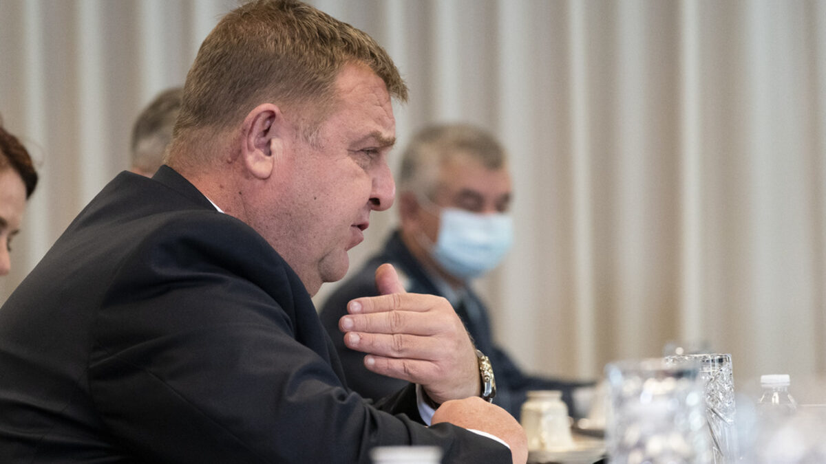 Скопие за закана на Каракачанов да маха паметници: Не подхожда на държава от НАТО