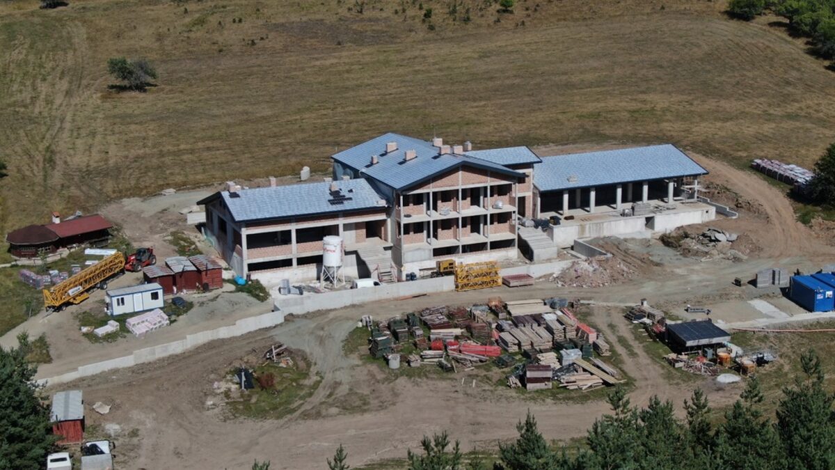 Това била старата работилница след ремонт, а не бъдещ хотел за ловци, твърдят от ДЛС "Искър"