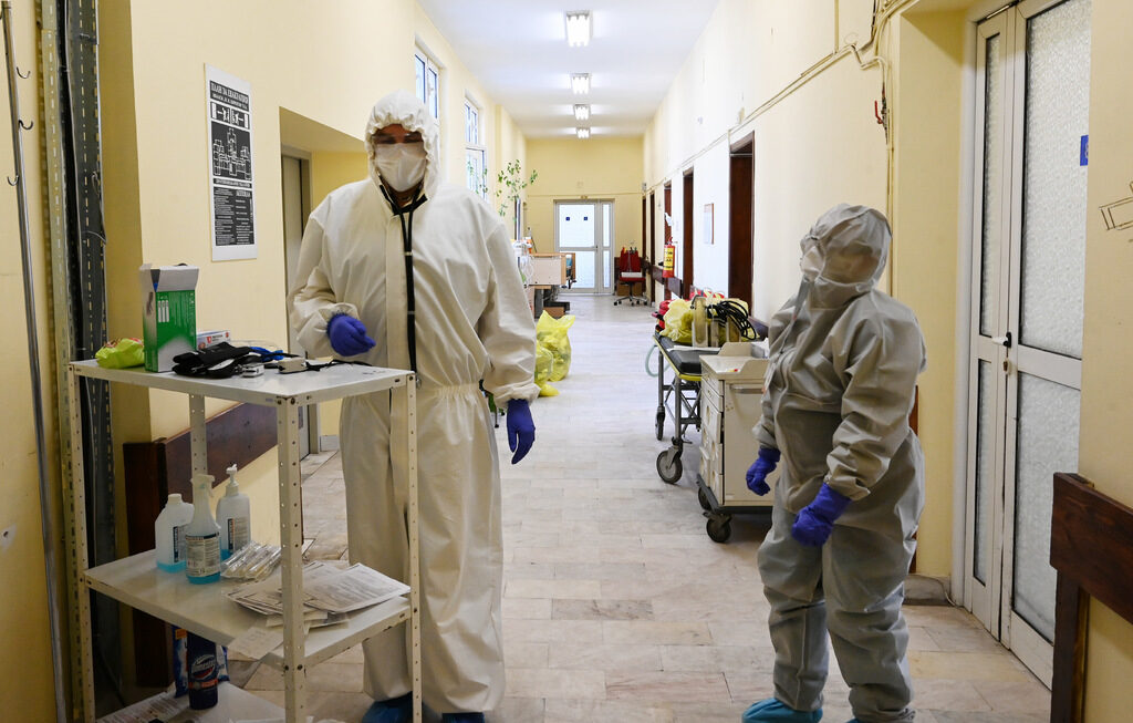 Съдът спря увеличението на заплатите на лекарите и медицинските сестри